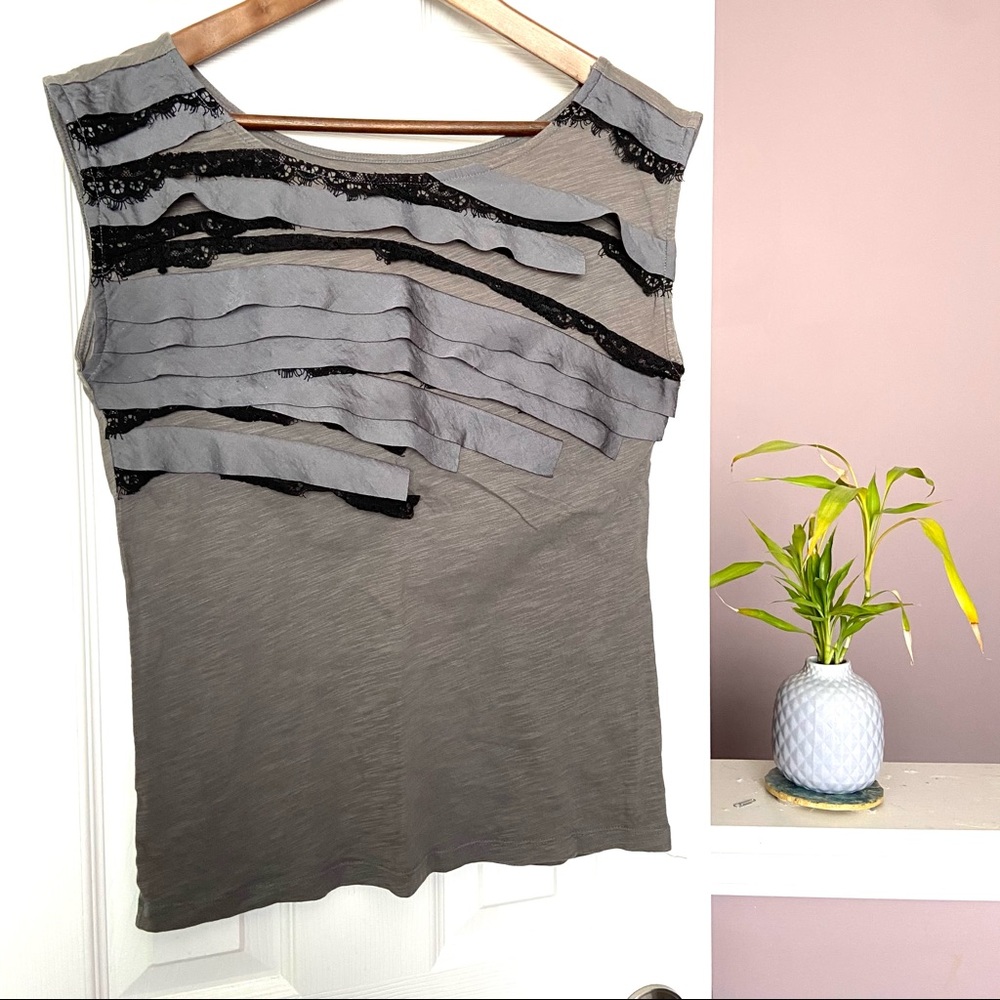 ❄️ Free w/ purchase! LOFT lace embellished boxy tank, S